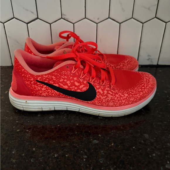 Nike Womens Free Run Distance Running Shoes Size 6.5 Neon Great Cond. - Picture 2 of 8
